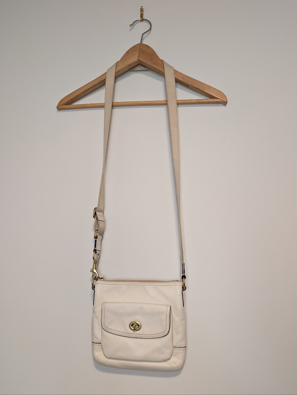 Authentic Coach Park Leather Crossbody Bag in Cream with Brass Turn-Lock Closure